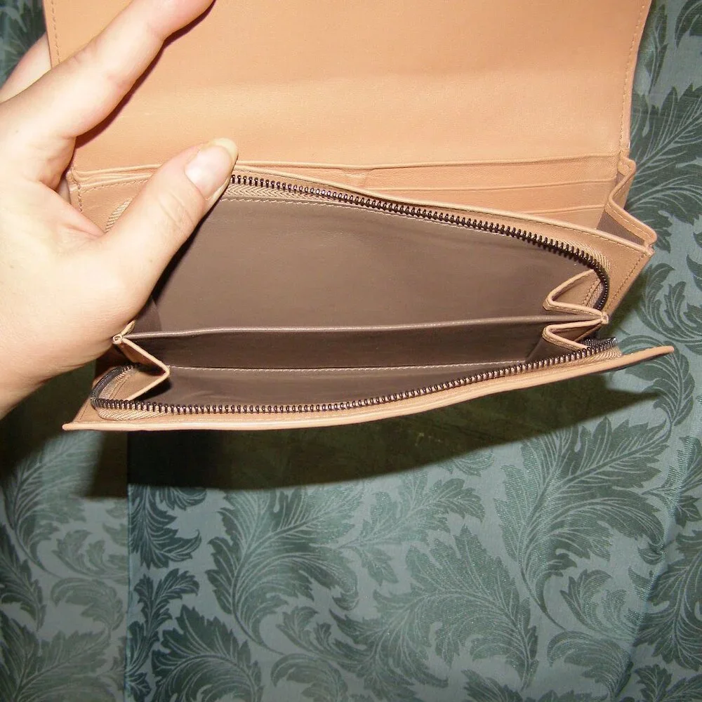 Bottega Veneta Intrecciato Nude/Tan Flap Wallet EUC